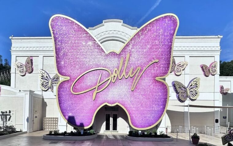 Dollywood remains open as other theme parks close