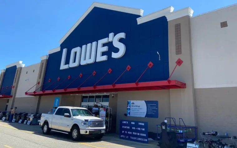Lowe’s reduces outlook amid declining DIY spending