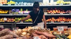 US inflation decreases with lower food and fuel costs
