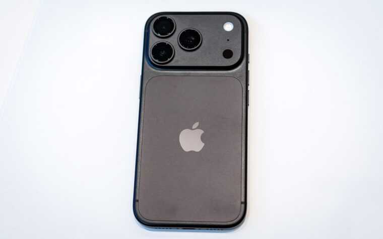 Black iPhone Pro is back