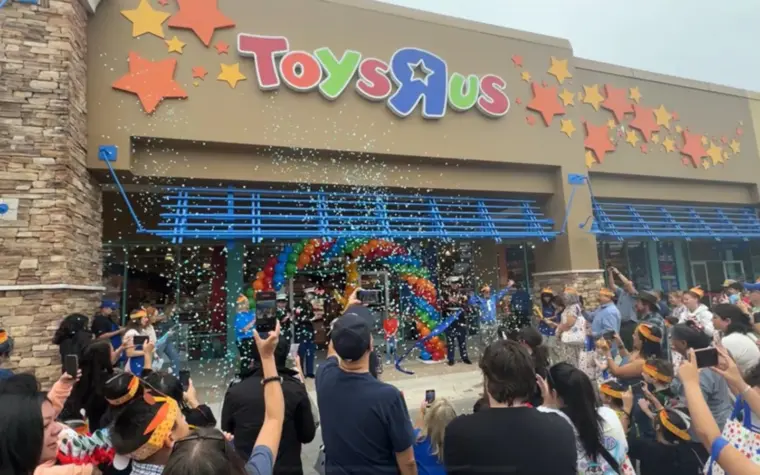 Toys R Us speeds up store openings for holidays