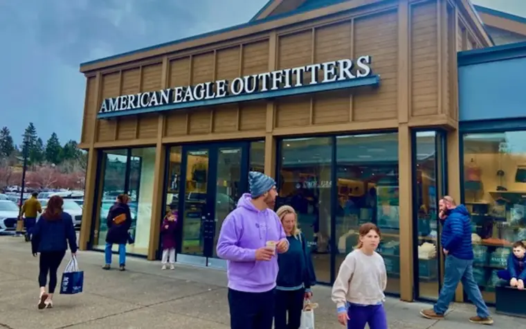 American Eagle’s popularity declines with women again