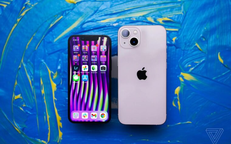 iPhone Handoff shares one number across two phones